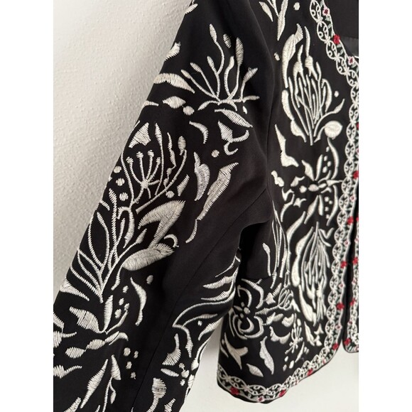 BCBG Maxazria Embroidered Cropped Blazer Jacket Size 4 Black White Red - Picture 12 of 13